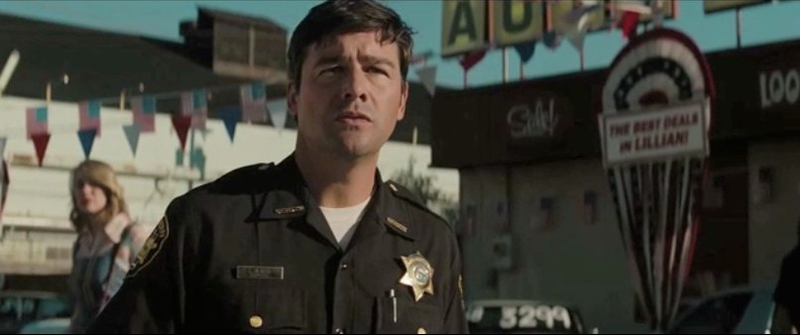 Illustration for article titled 61 Super 8 screengrabs unlock the clues in J.J. Abrams' new trailer